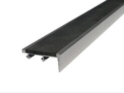 จมูกบันไดอัดด้วยผ้าเบรคกันลื่น 1 แถบ